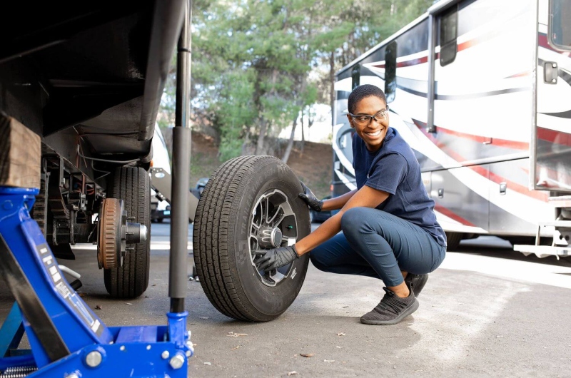 Okay-Replace-RV-Tires-Every-10000-miles.jpg